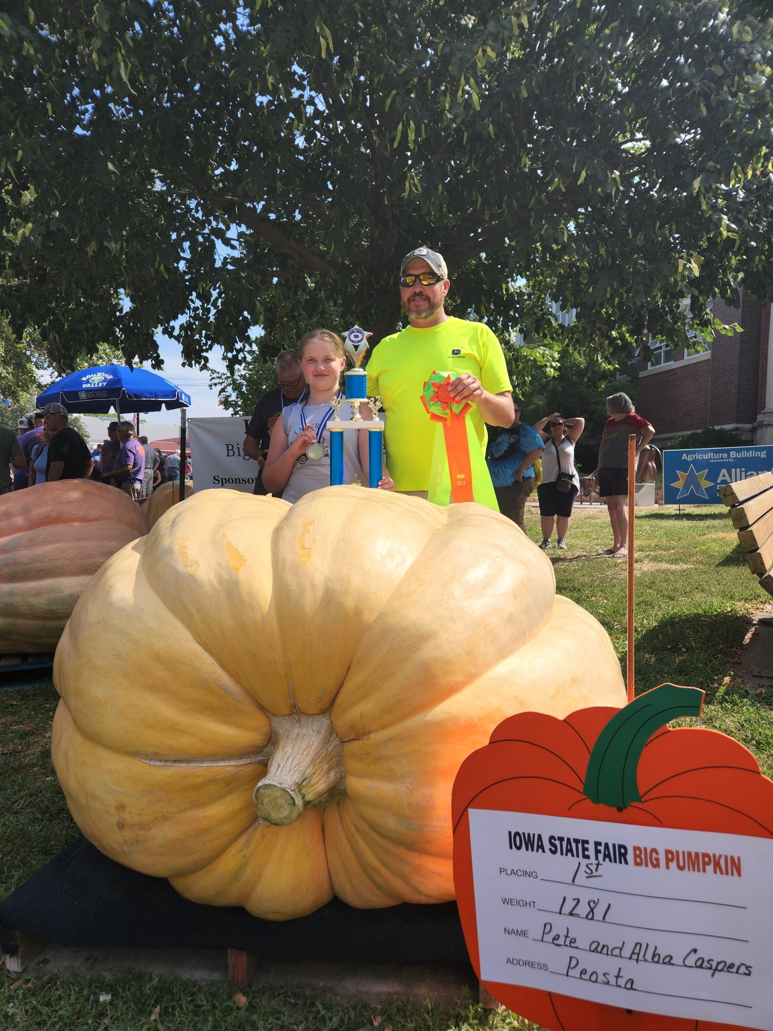 Pete and Alba Caspers Win Big at Iowa State Fair Pumpkin Contest